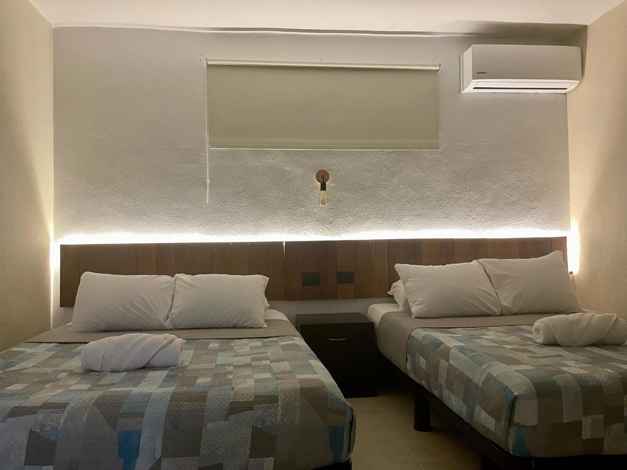 Moloch Hostel & Suites แคนคูน ภายนอก รูปภาพ